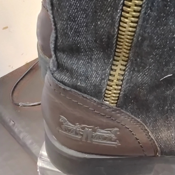 Levi's Women's Brown Lace-Up Boots - Picture 2 of 7